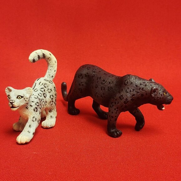 Black Panther Snow Leopard Cub Figures Two Animal figurines - Picture 5 of 11
